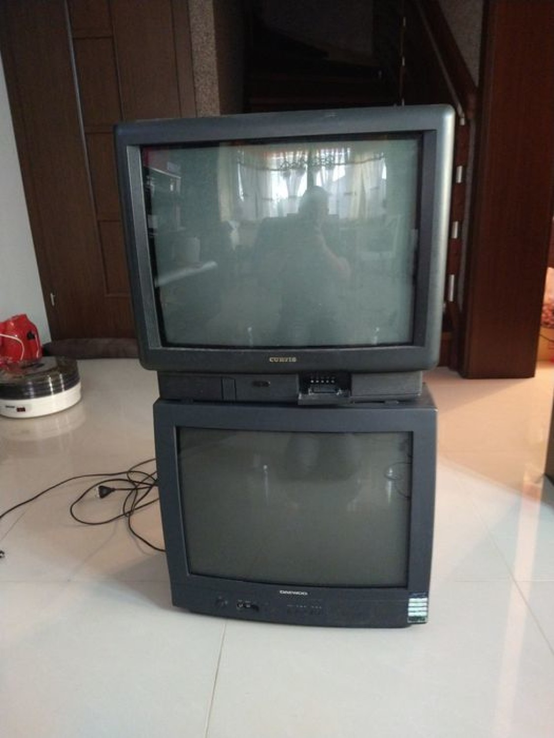 Dwa telewizory