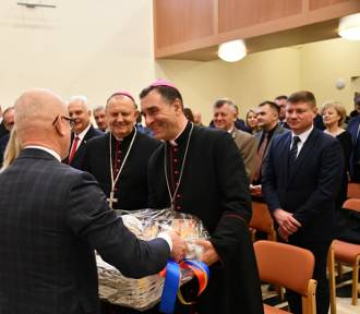 Samorządowcy i przedstawiciele instytucji spotkali się z biskupem Piotrem Sawczukiem