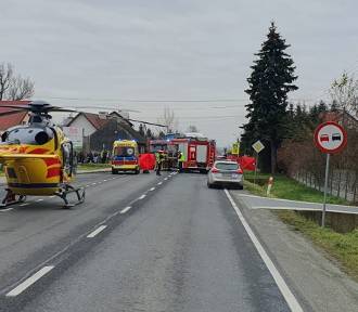 Poważny wypadek na DK 75 koło Brzeska. Dwie osoby ciężko ranne