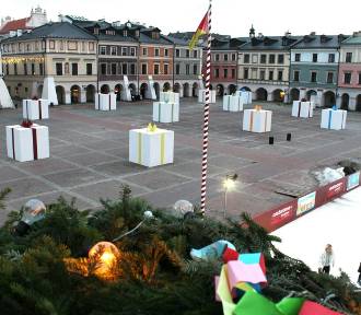 Tak wyglądają świąteczne dekoracje na zamojskim Rynku Wielkim (zdjęcia)