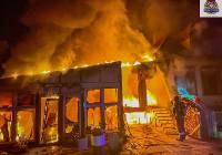 Groźny pożar w Strobowie. Doszczętnie spłonęła kotłownia przy jednym z domów