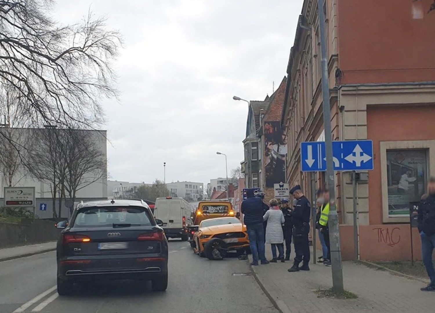 Kierowca forda mustanga rozbił auto w centrum Zielonej Góry