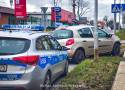 Zderzenie samochodów w Jeleniej Górze. Policja ustaliła szczegóły i apeluje do kierowców: patrzcie na znaki!