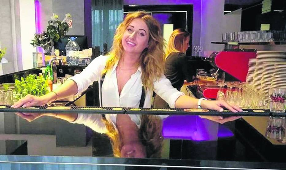 - To branża, w której spotykasz sporo ludzi - mówi Aleksandrą Kogucińską, barmanka