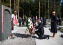 Prezydent Polski Andrzej Duda złożył kwiaty na Cmentarzu Ofiar Nazizmu Niemieckiego we wsi Jagiełła-Niechciałki w gm. Tryńcza [ZDJĘCIA]