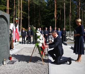 Prezydent Polski złożył kwiaty na Cmentarzu Ofiar Nazizmu Niemieckiego w gm. Tryńcza