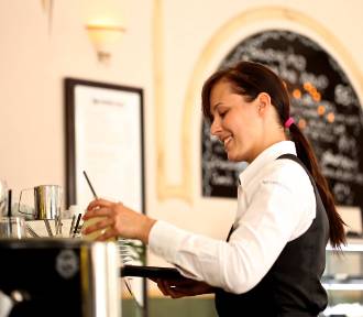 Znamy ulubione restauracje warszawiaków. Oto lokale, które polecają mieszkańcy stolicy WIDEO 