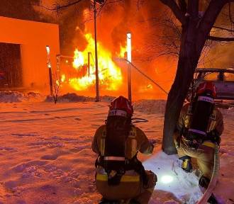 Pożar przy hali widowisko–sportowej w Jaworznie. Spłonęła ciężarówka