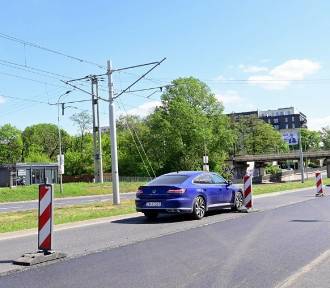Uwaga, kierowcy! Utrudnienia we Wrocławiau przez prace przy szybkiej wymianie asfaltu