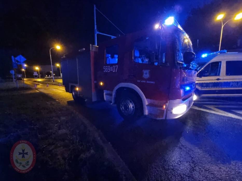 Koszmarna doba na drogach Dolnego Śląska: Samochód w rzece, pożar cysterny i groźne zderzenia - zdjęcia