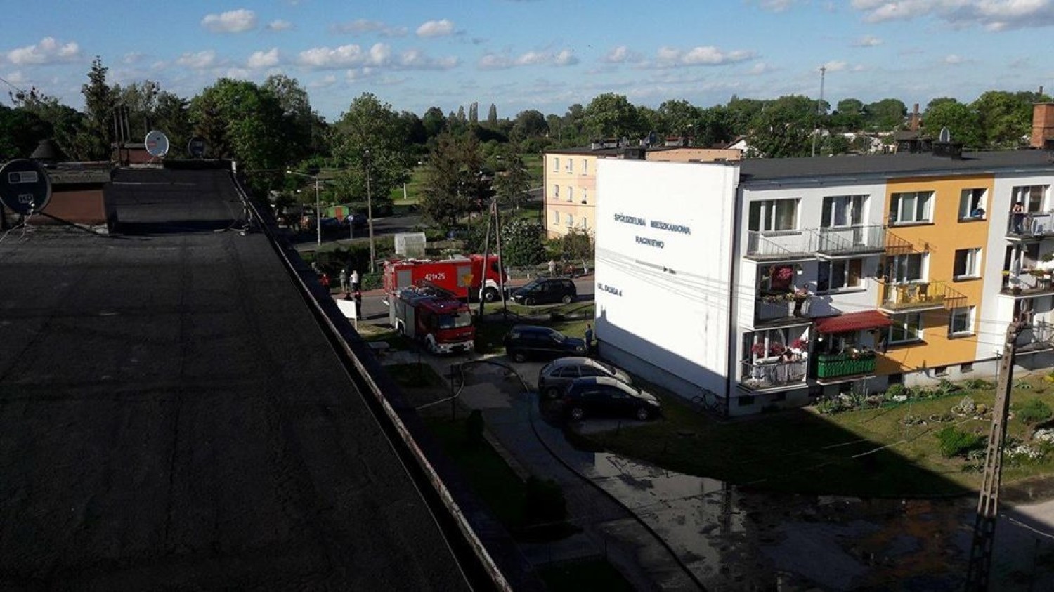 Przed siedzibę chełmińskiej KP PSP zajechał kierowca audi, którego auto stało w płomieniach