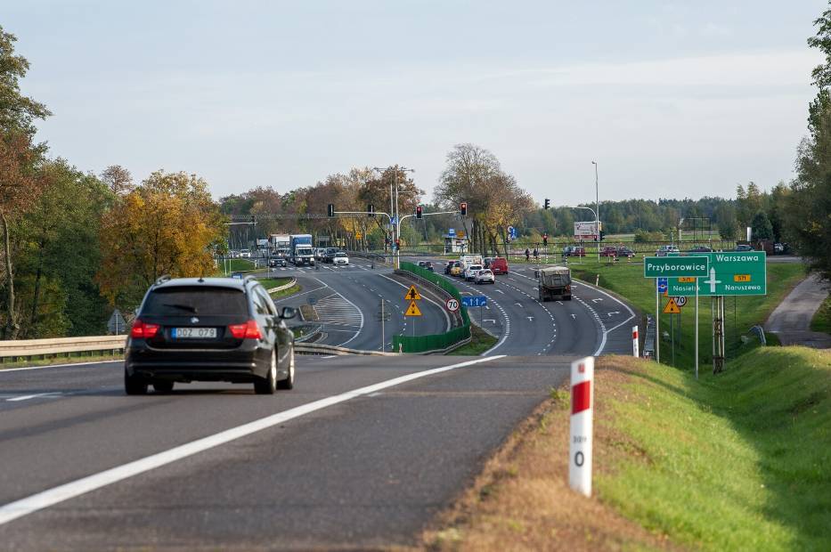Obecna DK7 Siedlin - Załuski, skrzyżowanie z drogą wojewódzką 571 w Przyborowicach