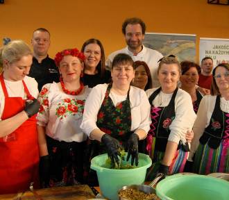 Mikołaj Rey gotował w Witowie-Kolonii. Znany kucharz chwalił regionalne produkty FOTO
