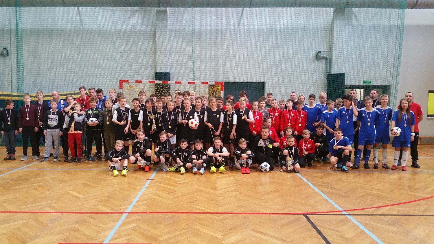 Uczestnicy piłkarskich zmagań w VIII Powiatowym Turnieju „Gramy Fair Play”