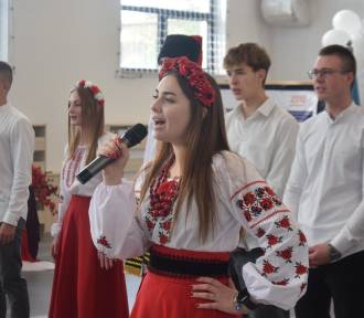 Aktywni seniorzy na spotkaniu kultur z trzech krajów w szkołach ZDZ w Radomiu