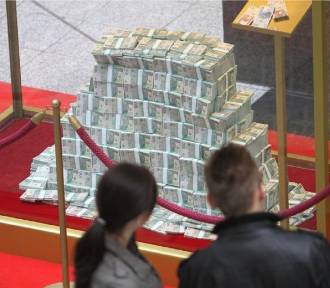 Lotto. Dzisiaj do wygrania 380 milionów złotych. Oni już wygrali. Sprawdź szczęśliwe 