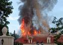 Wielki pożar pałacu w Konarzewie. Potężne straty! Sołectwo dziękuje strażakom!