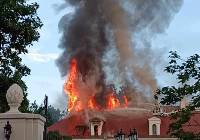 Wielki pożar pałacu w Konarzewie. Potężne straty! Sołectwo dziękuje strażakom!