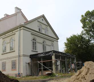 Trwa renowacja Pałacu w Baranowicach. Zobacz ZDJĘCIA. Zmieni się także pobliski park