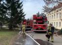 Pożar domu wielorodzinnego w Elblągu. Całkowicie spaliło się jedno mieszkanie ZDJĘCIA