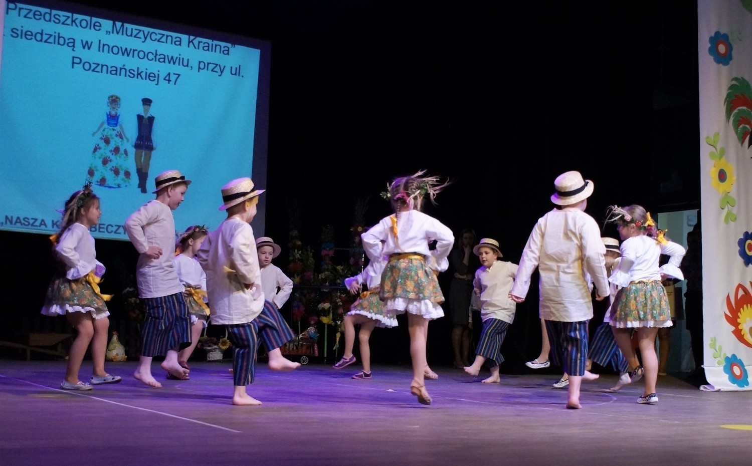 Przedszkole Niepubliczne "Smyk" w Inowrocławiu było organizatorem I Przedszkolnego Przeglądu Tańca Ludowego, który odbył się na deskach Teatru Miejskiego