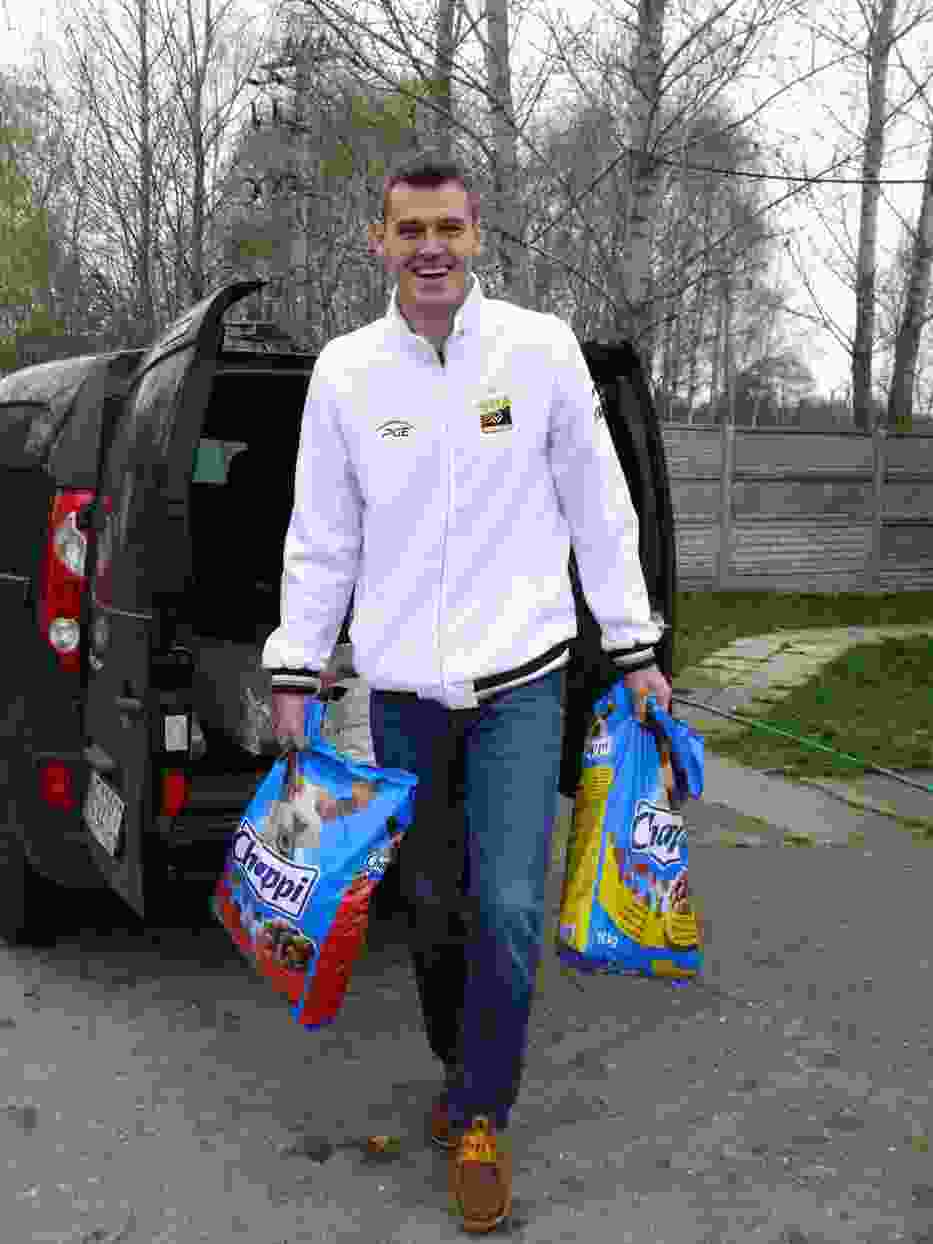 Daniel Pliński w schronisku dla zwierząt