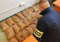 Policjanci z Radomska zabezpieczyli nielegalny tytoń i papierosy