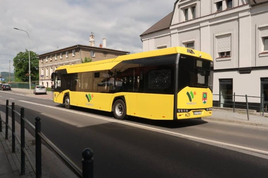 Wałbrzych: Dlaczego tak wiele kursów autobusów komunikacji miejskiej wypada? I czy bilety zdrożeją?