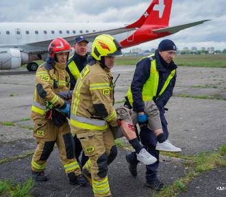 Akcja na lotnisku w Bydgoszczy. Służby przygotowywały się do wypadku samolotu
