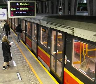 Wypadek w metrze w Warszawie. Utrudnienie w kursowaniu pociągów linii M2