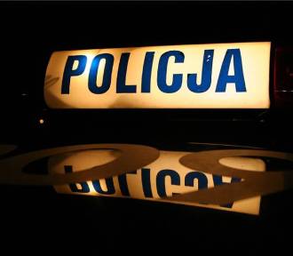 Nielegalne wyścigi samochodowe w Żychlinie. Policjanci wylegitymowali blisko 30 osób