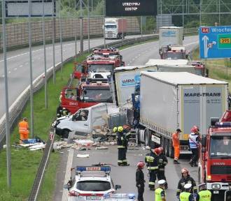 Wypadek na A4 pod Wrocławiem. Zderzyło się pięć samochodów osobowych