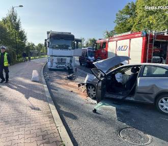 Okropny wypadek w Gliwicach. Czołowe zderzenie na os. Kopernika