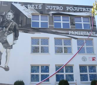 Bohaterowie Powstania Warszawskiego na muralach w szkole 27 w Radomiu (ZDJĘCIA, FILM)