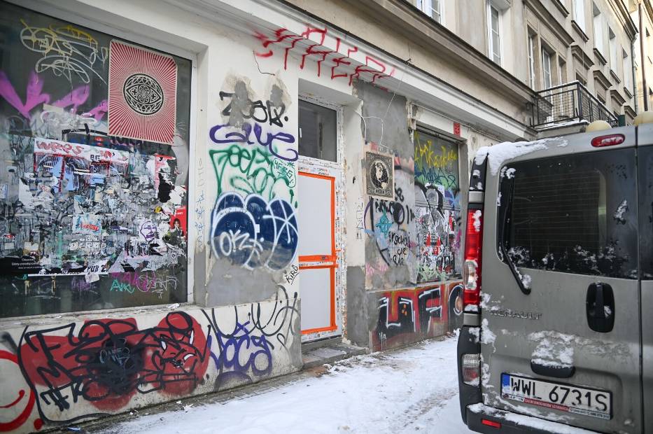 Centrum Warszawy pokryte graffiti w styczniu 2024
