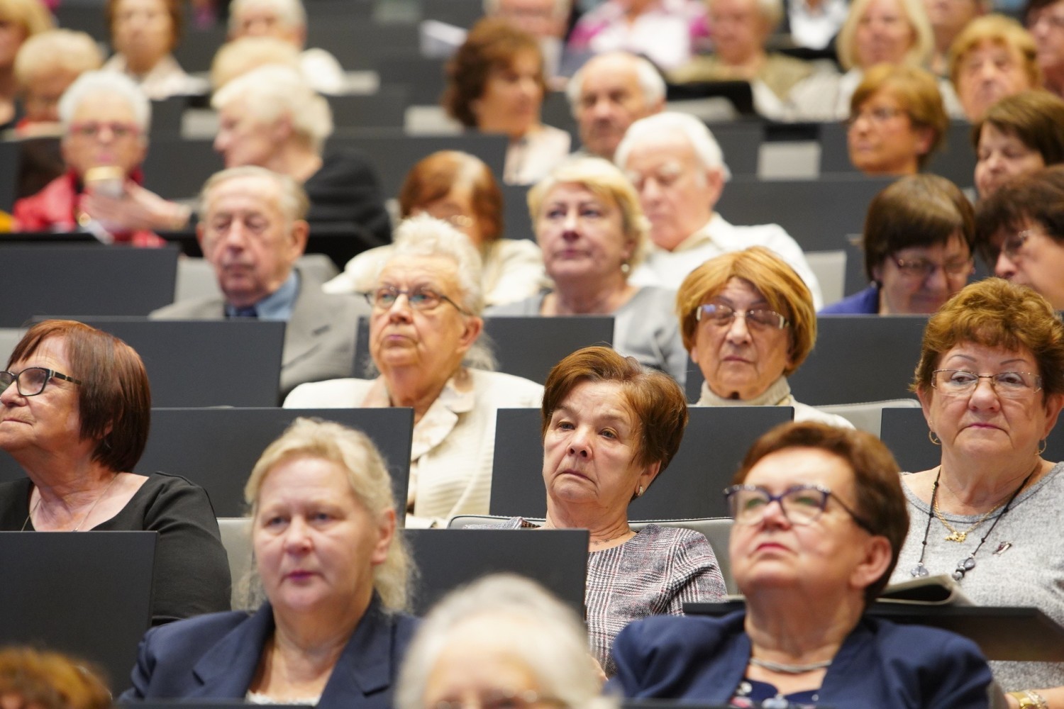 Wielkopolscy seniorzy nie tylko licznie przybyli na forum, słuchali wykładów, korzystali z porad i bezpłatnych badań, ale też od razu pytali o termin kolejnego takiego wydarzenia im dedykowanego