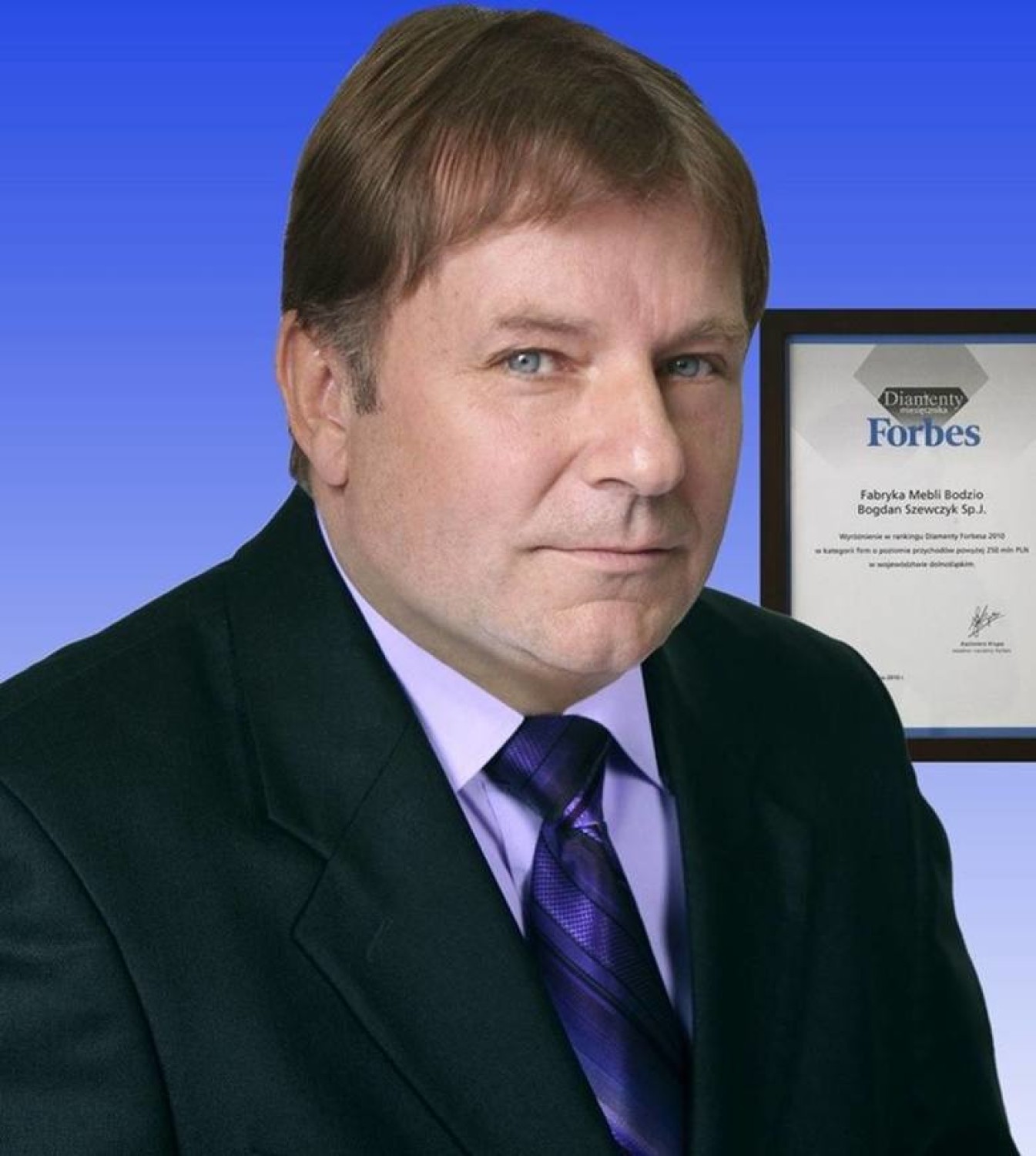 MIEJSCE 20: SZEWCZYKOWIEMAJĄTEK: 440 mln złSzewczykowie (Bogdan Szewczyk z żoną Iwoną i dziećmi: Anną, Moniką, Grzegorzem, Justyną i Aleksandrą)Szewczykowie stoją za firmą Fabryka Mebli Bodzio, która swoją siedzibę ma w Goszczu