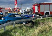 Trzy samochody zderzyły się w Stawiszynie. Dwie osoby trafiły do szpitala. ZDJĘCIA