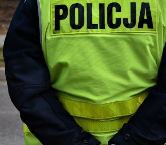 Suwalscy policjanci zatrzymali 61-latkę, która znęcała się nad własną matką 