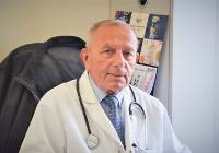 Kaliski lekarz skończył 90 lat i nadal nie może żyć bez pracy