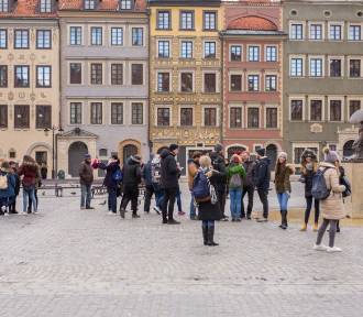 Miliony turystów przewinęły się przez stolicę Polski. Skąd przyjeżdża najwięcej osób?