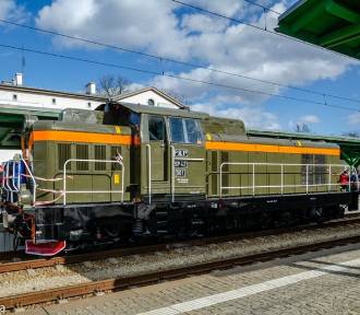 Retro wycieczka odremontowaną lokomotywą SP42 z Klubem Kolei Dolnośląskich 