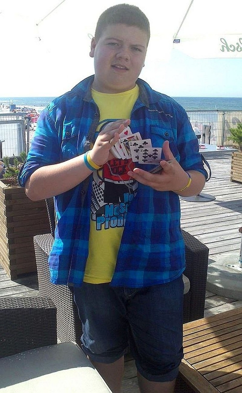 Moje CARDISTRY - Efektowne Tasowanie Kart - Maciek Labuda Moje CARDISTRY - Efektowne Tasowanie Kart - Maciek Labuda