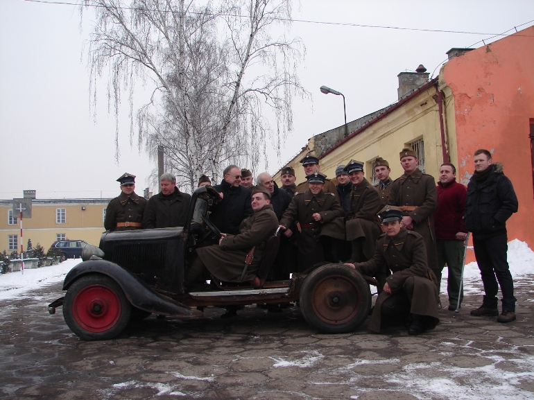 Odbudowa Fiata 508 łazia-Stowarzyszenie Historyczne im.10 Pułku Piechoty Odbudowa Fiata 508 łazia-Stowarzyszenie Historyczne im.10 Pułku Piechoty