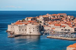 Która z poniższych miejscowości turystycznych nie leży w Chorwacji?
