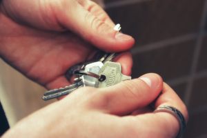 Gdy jesteś w domu, jak często zamykasz drzwi wejściowe na klucz?