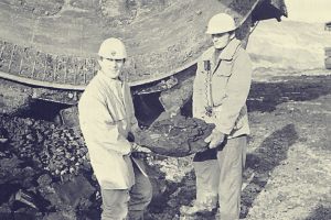 W którym roku wydobyto pierwszy węgiel z Pola Bełchatów?
