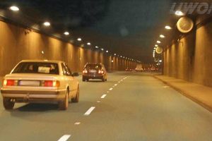Czy kierując samochodem osobowym w tunelu o długości 600 m położonym w obszarze zabudowanym, masz obowiązek utrzymywać odstęp od poprzedzającego pojazdu nie mniejszy niż 50 metrów?